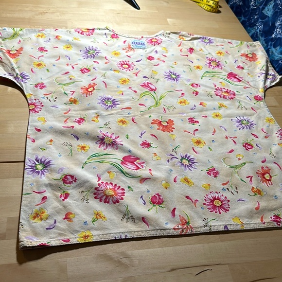 S.C.R.U.B.S. Cream Floral Patterned Scrub Top - Picture 3 of 5